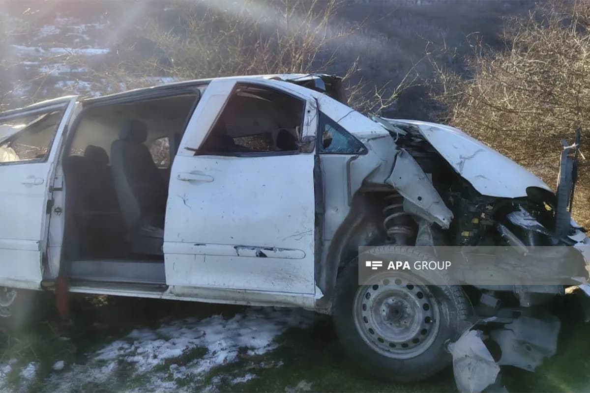 Lerikdə Sürücü Yuxuladı: Avtomobil Dərəyə Aşdı, Yaralılar Var