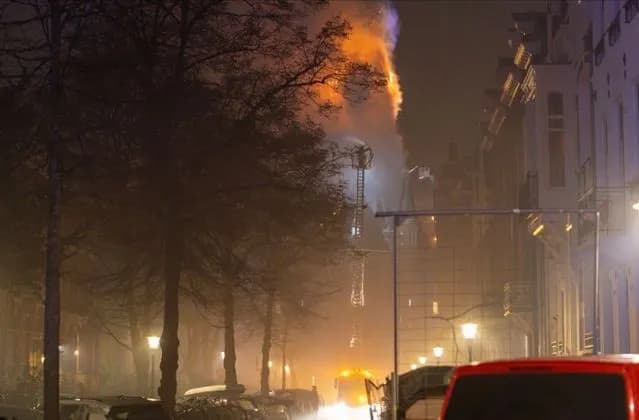 Amsterdamdə kilsənin 150 illik binası yanaraq məhv olub