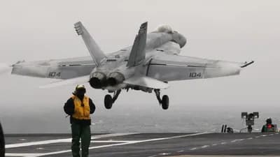 ABŞ Ordusu Narkotik Gəmisinə Zərbə Endirdi: İki Nəfər Öldü