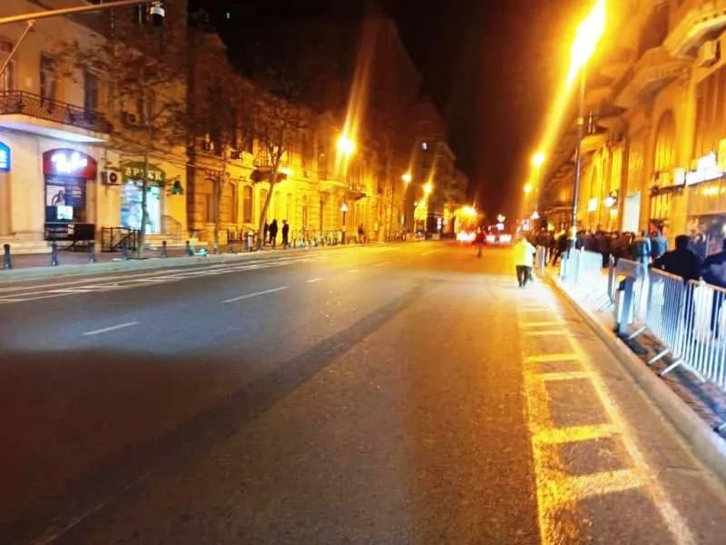 Yanvarın 1-i səhər saat 06:00-a qədər şəhərin küçələri, parkları və meydanları tam təmizlənib - FOTOLENT