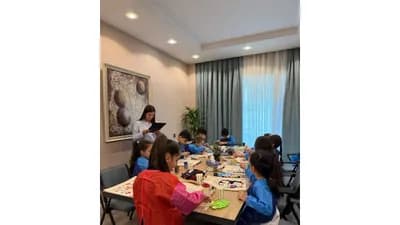 Bakıda uşaqlar çanta rənglədi, valideynlər təlimdə özünəinamı öyrəndi