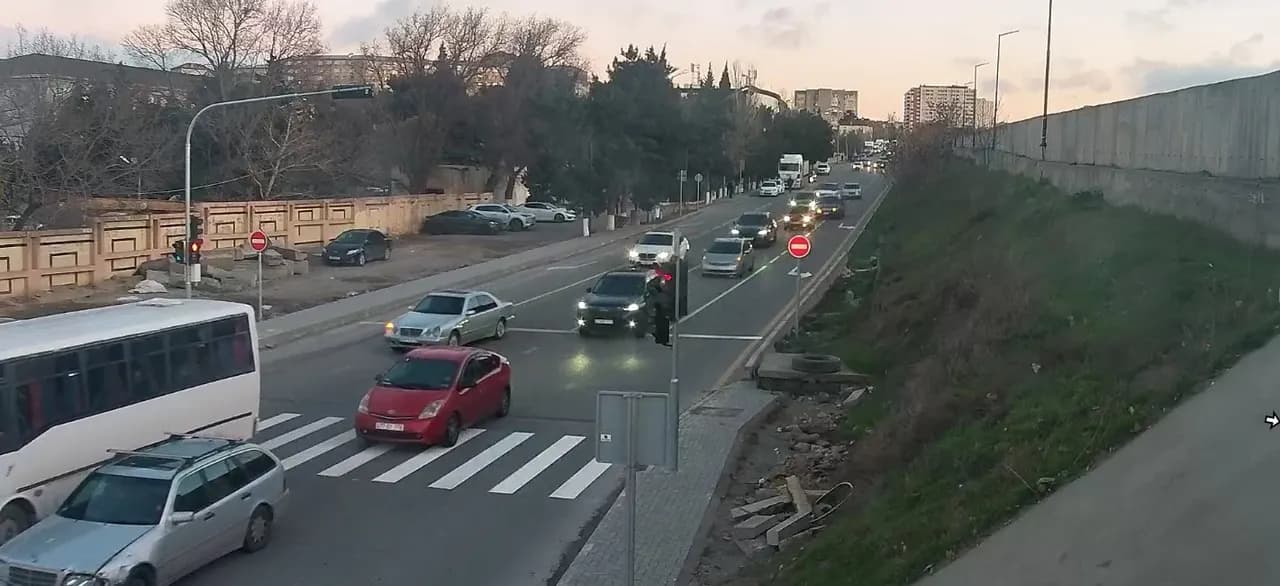 Binəqədidə Yeni Svetoforlar Quraşdırıldı: Hərəkət Təhlükəsizliyi Təmin Edildi