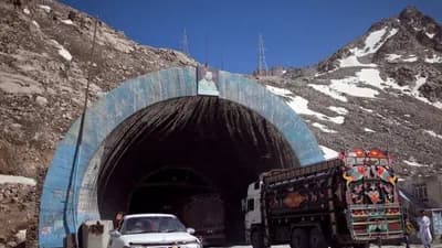 Əfqanıstanda yol qəzası: Yeddi nəfər həlak oldu, yaralılar var