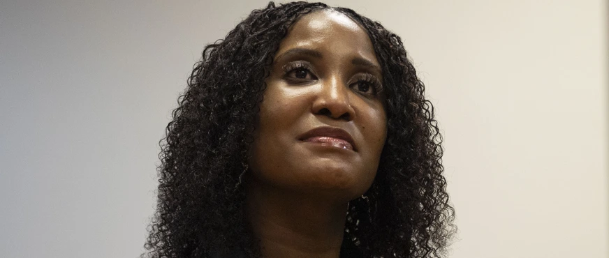 Cənubi Afrika Respublikasının keçmiş prezidentinin qızı parlamentdən istefa verdi