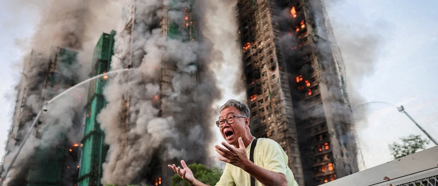 Həftənin fotoları: Honq-Konqda ölümcül yanğın, Kiyevə Rusiya hücumu