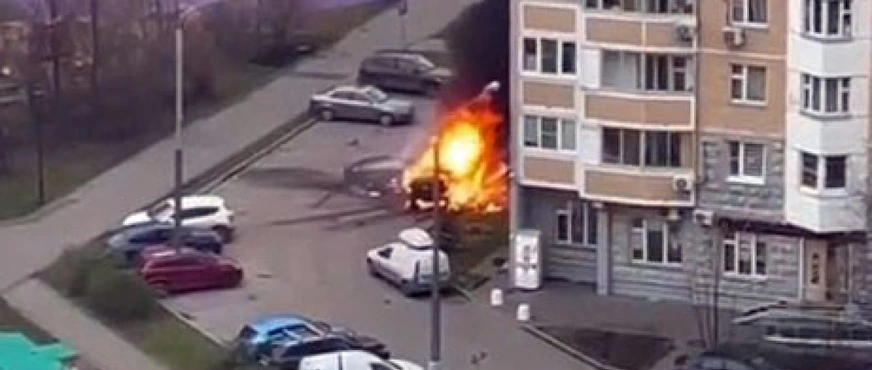Moskvada avtomobil partladı: Hadisə yerindən ilk görüntülər