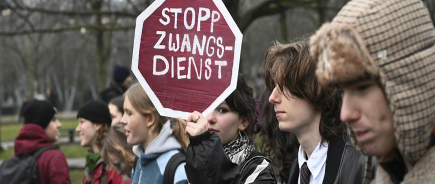 Alman Gəncliyi Məcburi Hərbi Xidmətə Qəti Etiraz Etdi!
