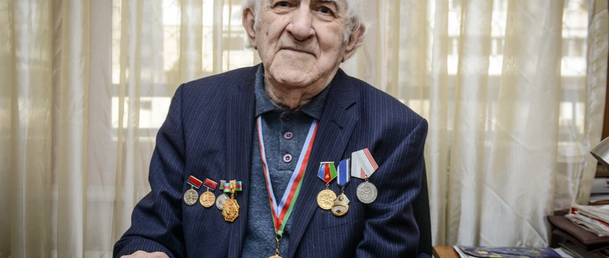 Prezident İlham Əliyev Tofiq Bakıxanova "Əmək" ordeni verdi