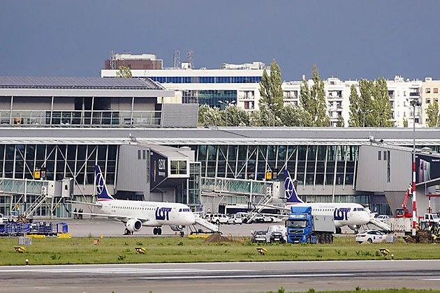 Varşava Hava Limanı bağlandı: Səbəb bilinmir, uçuşlar dayandırıldı