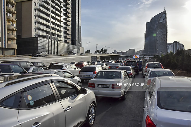 Bakıda tıxac olan küçələr AÇIQLANDI: Sürücülərə XƏBƏRDARLIQ