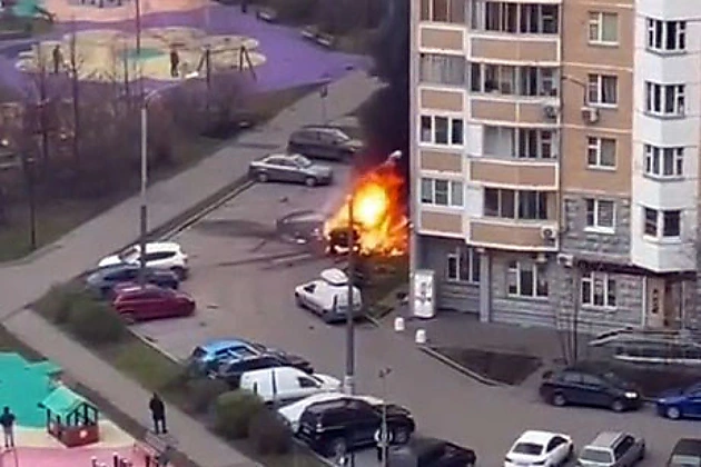 Moskvada avtomobil partladı: Hadisə yerindən ilk görüntülər