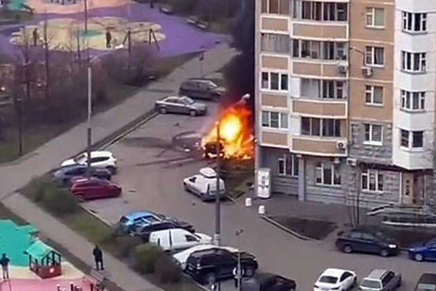 Moskvada daha bir avtomobil partladı: Qaz balonu partlayışı?