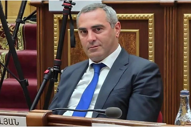 Gümrüdə yüksək vəzifəli şəxslər həbs edildi: Qaranlıq əlaqələr üzə çıxır