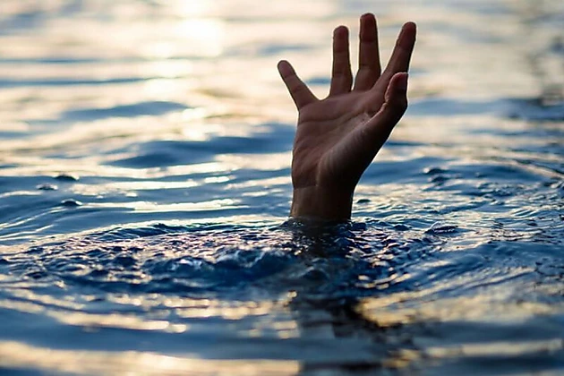 Bakıda gənc dənizdə batmaqdan son anda xilas edildi