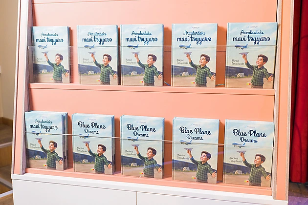 AZAL Uşaqlar üçün "Arzulardakı Mavi Təyyarə" Kitabını Nəşr Etdi