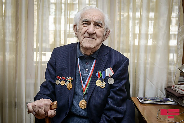 Prezident İlham Əliyev Tofiq Bakıxanova "Əmək" ordeni verdi