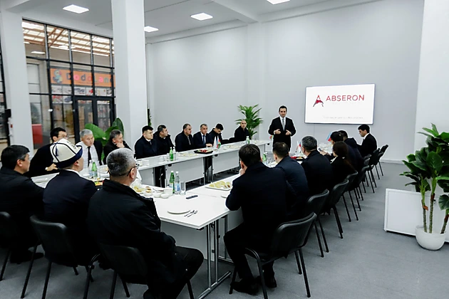 Qırğız Heyəti Bakıda: "Abşeron" Ticarət Mərkəzində Biznes İmkanları Öyrənildi